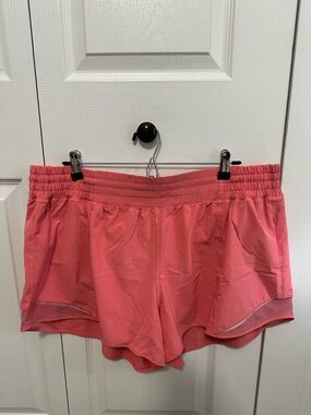 Lululemon Hotty Hot High-Rise Lined Short 4"
in Raspberry Cream Size 18 GUC